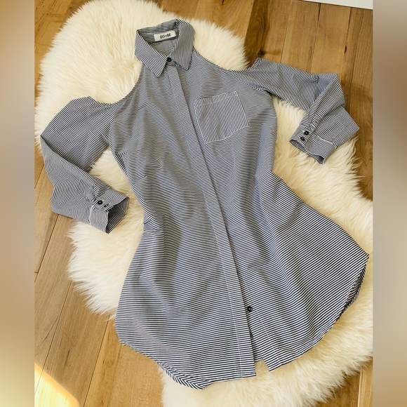 DO + BE OPEN SHOULDER BLOUSE - Picture 1 of 10